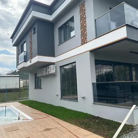 Alaca Konaklari / 5 Bedrooms / Swimming Pool / 3x Airconditioning Villa